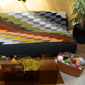 HVAMMSVÍK BLANKET - RAINBOW PARALLELOGRAMS