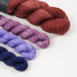 EMBOSSED JACQUARD SOCKS - PANDEMONIUM PAIMON