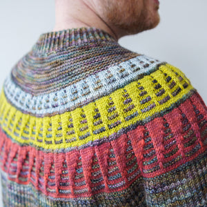 PAINTING TRIANGLES SWEATER - GLOWING GREY