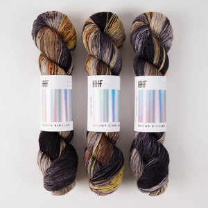 Hedgehog Fibres SKINNY SINGLES - WALRUS Merino wool Fingering multicolour grey Yarn