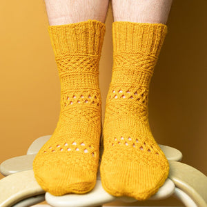 WESTKNITS SAMPLE - MINGLING DAISIES SOCKS