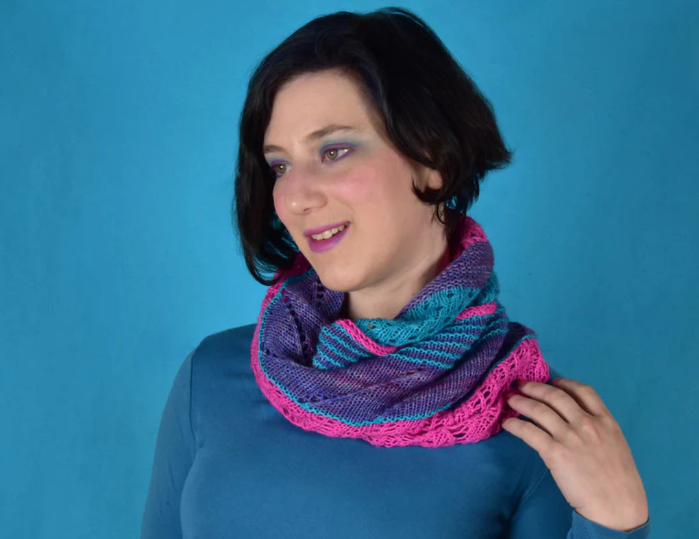 CANDY TWIST COWL