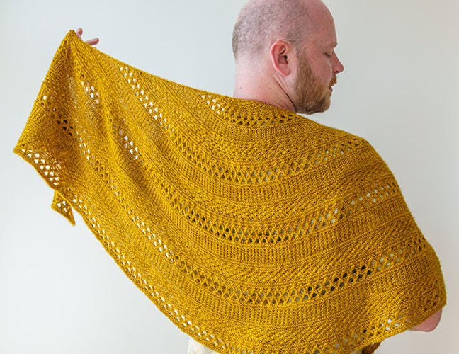 MINGLING DAISIES SHAWL