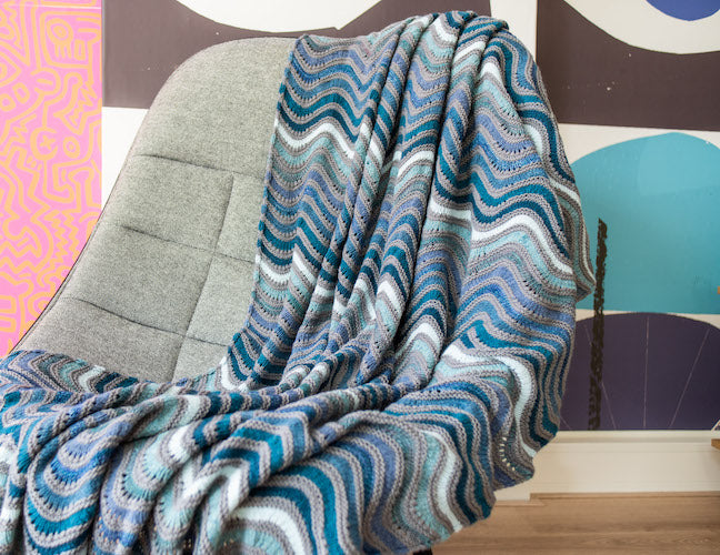 PAINTING WAVES BLANKET