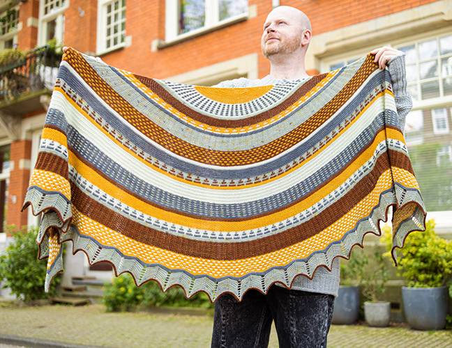 QUIRKY QUINTET SHAWL