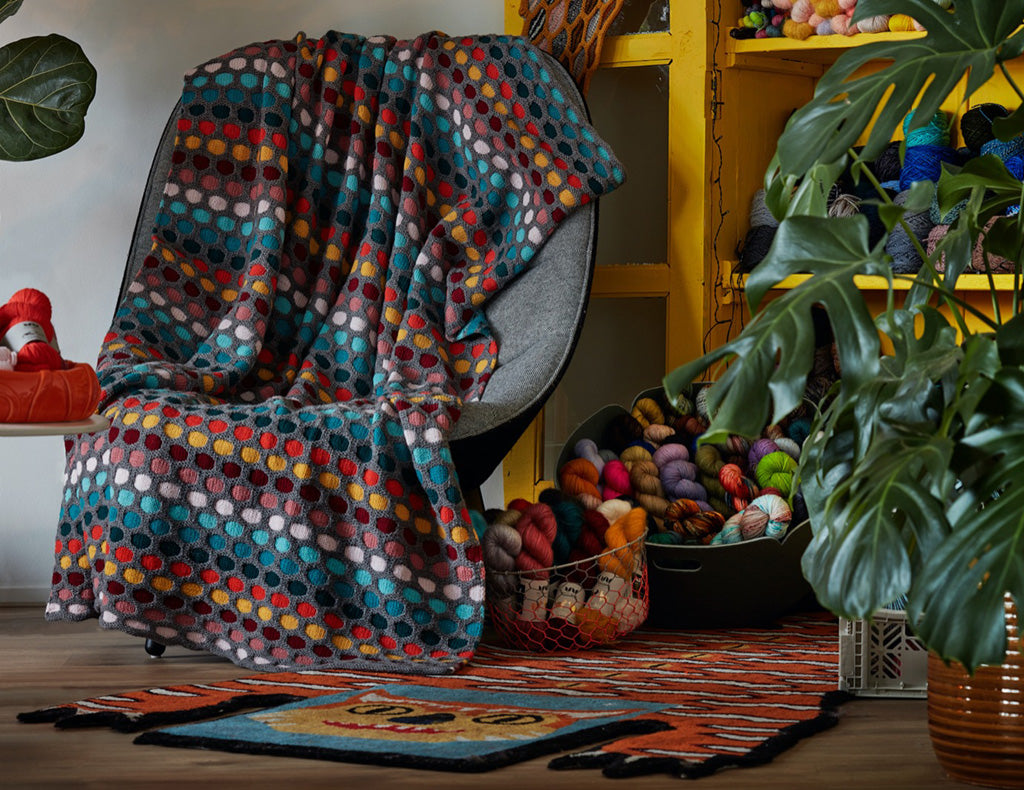 PAINTING HONEYCOMBS BLANKET