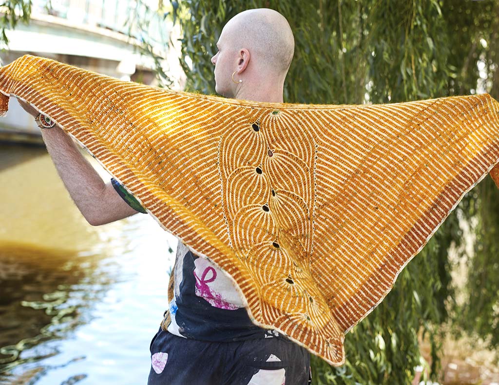 FLYING FOXTAIL SHAWL