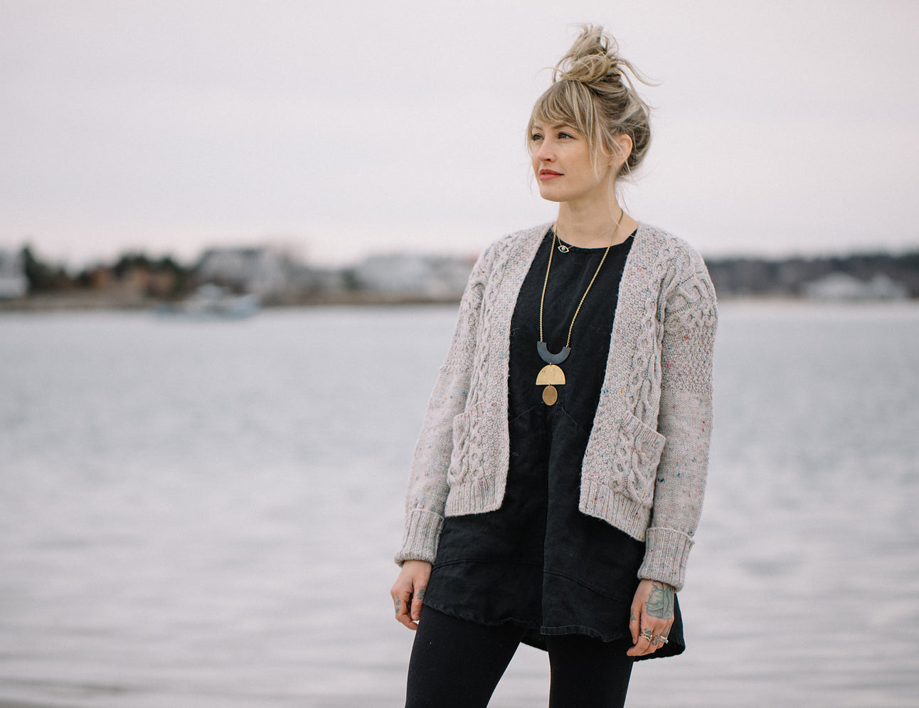 WINTER&#39;S BEACH CARDI