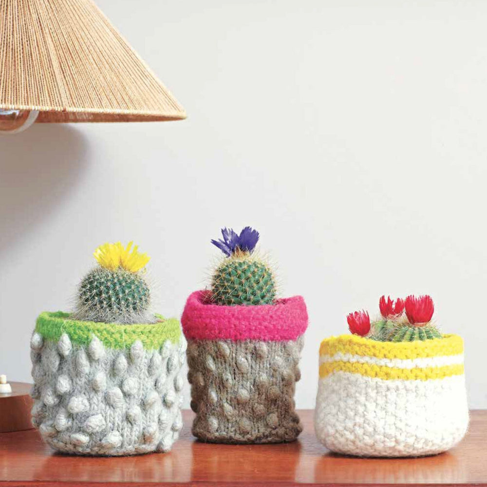 HOW TO KNIT by MOLLIE MAKES