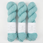 Olivia & Oliver OLIVIA BFL - BLUE LAGOON BFL Wool Blue Faced Leicester Fingering turquoise blue Yarn