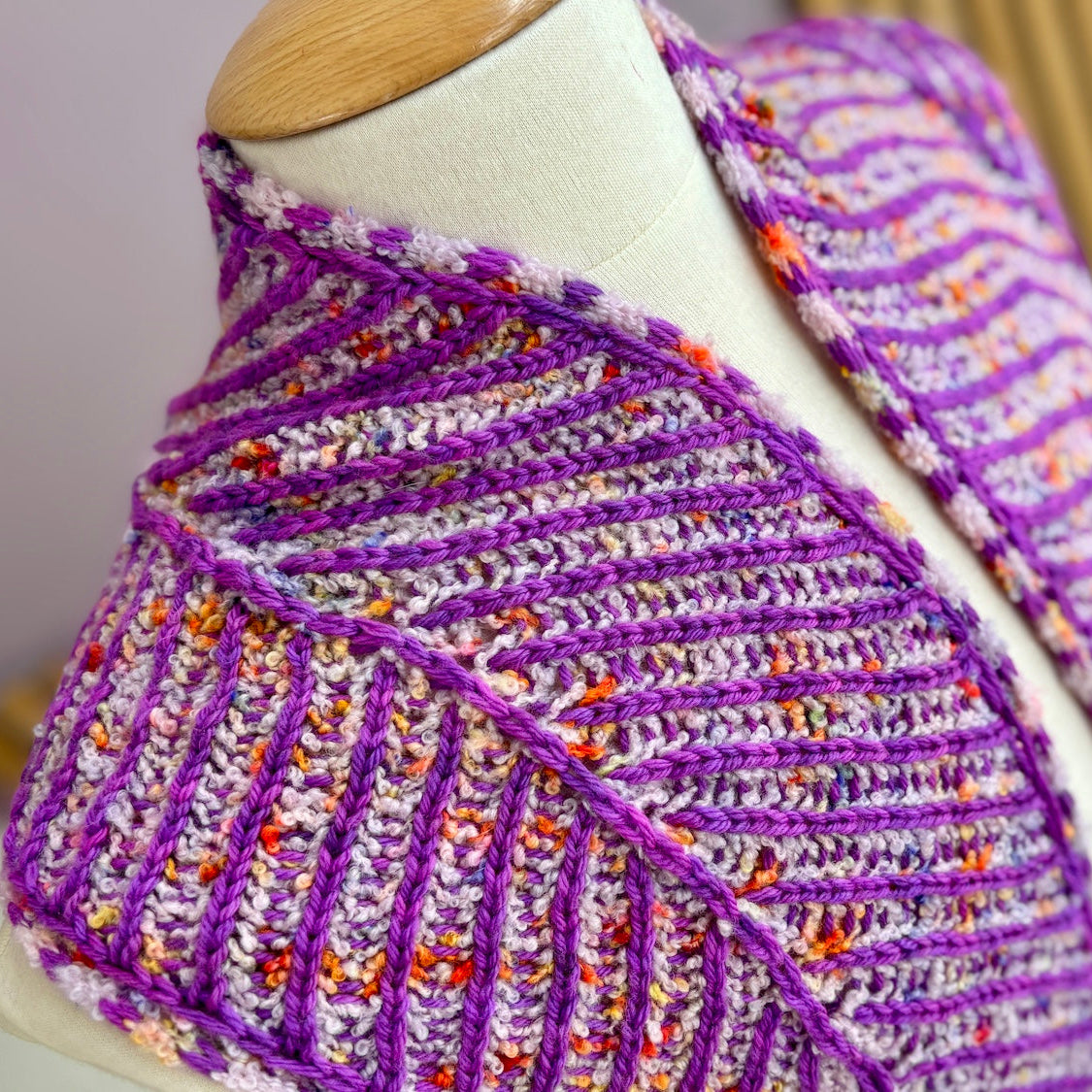 Briochevron Scarflet