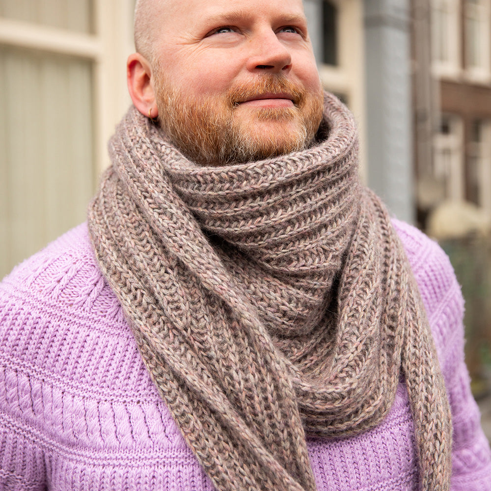 BRIOSHAWL DK - MOCHA - Stephen & Penelope