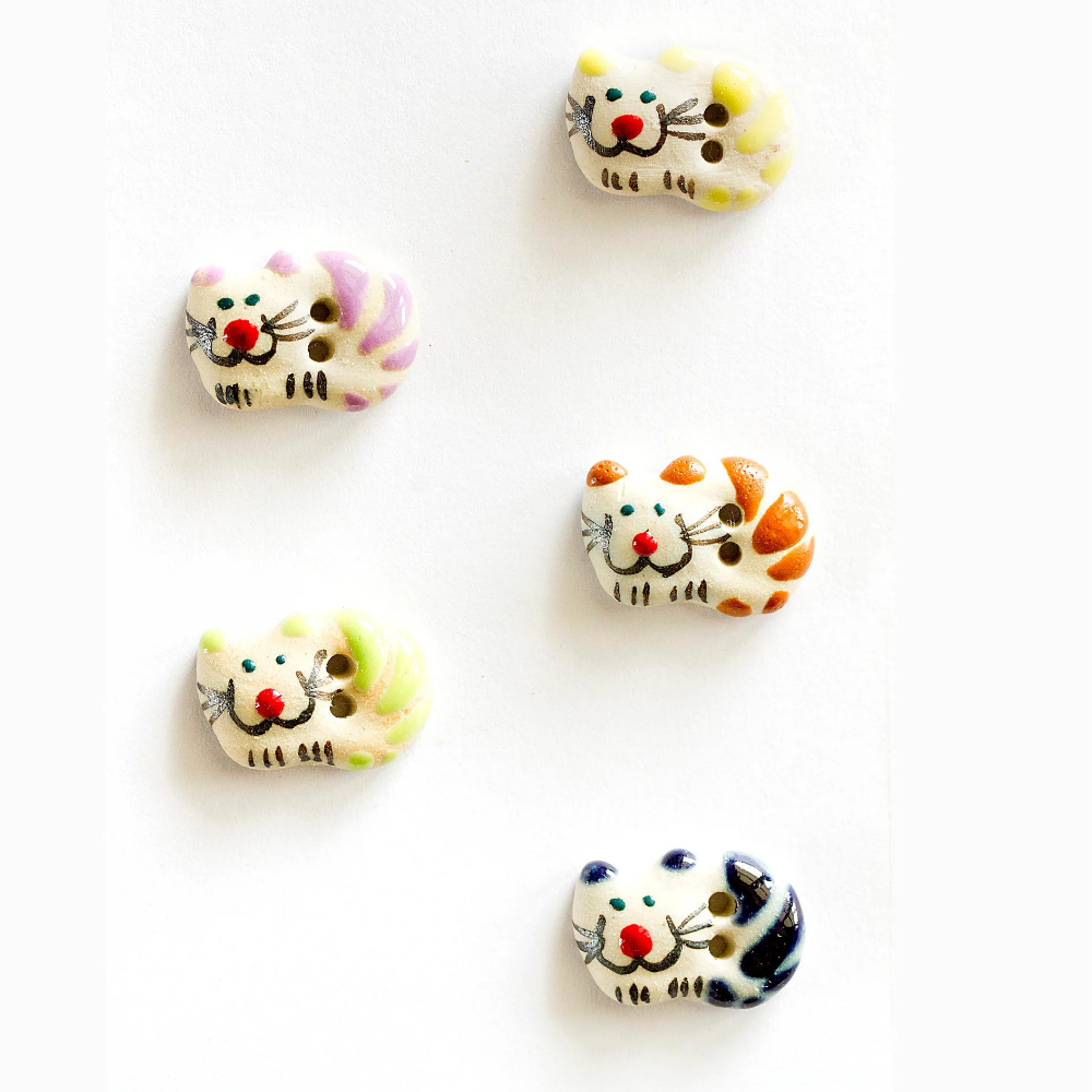 CURLED UP CAT BUTTONS