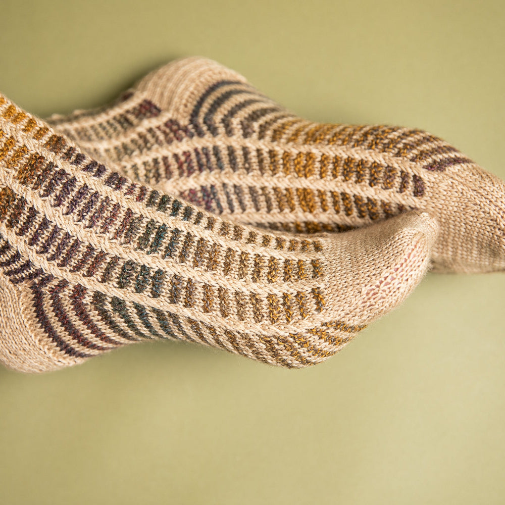 CABLED COLUMN SOCKS PATTERN
