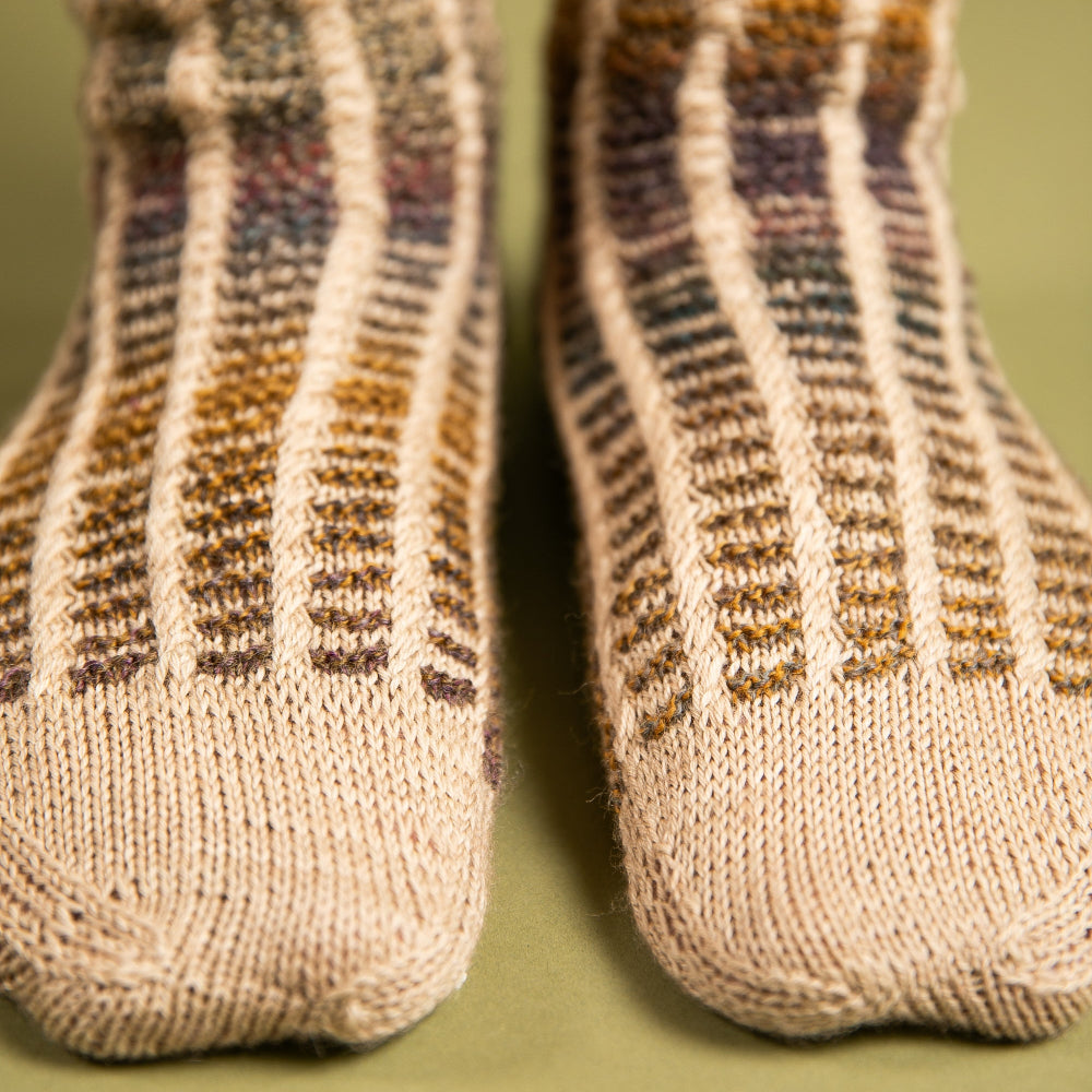 CABLED COLUMN SOCKS PATTERN