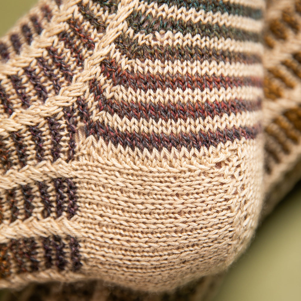 CABLED COLUMN SOCKS PATTERN