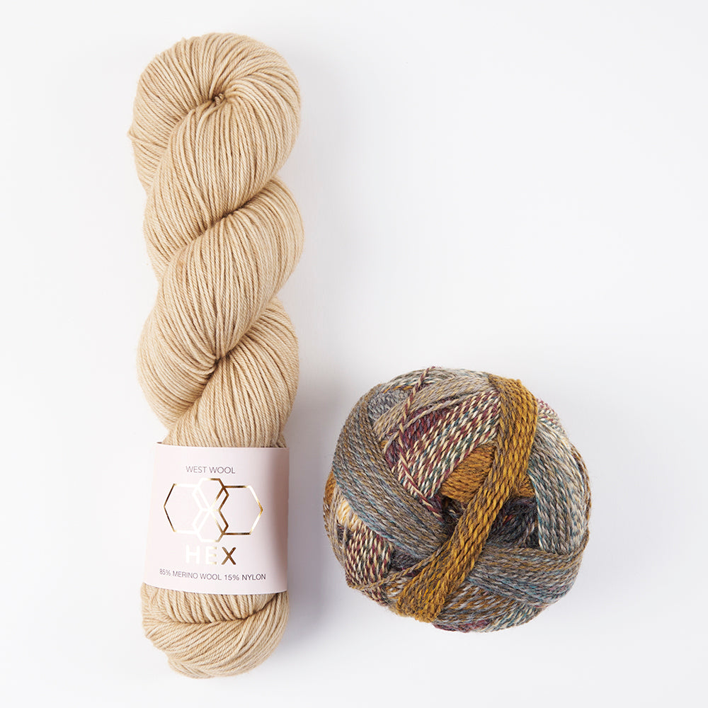 CABLED COLUMN SOCKS