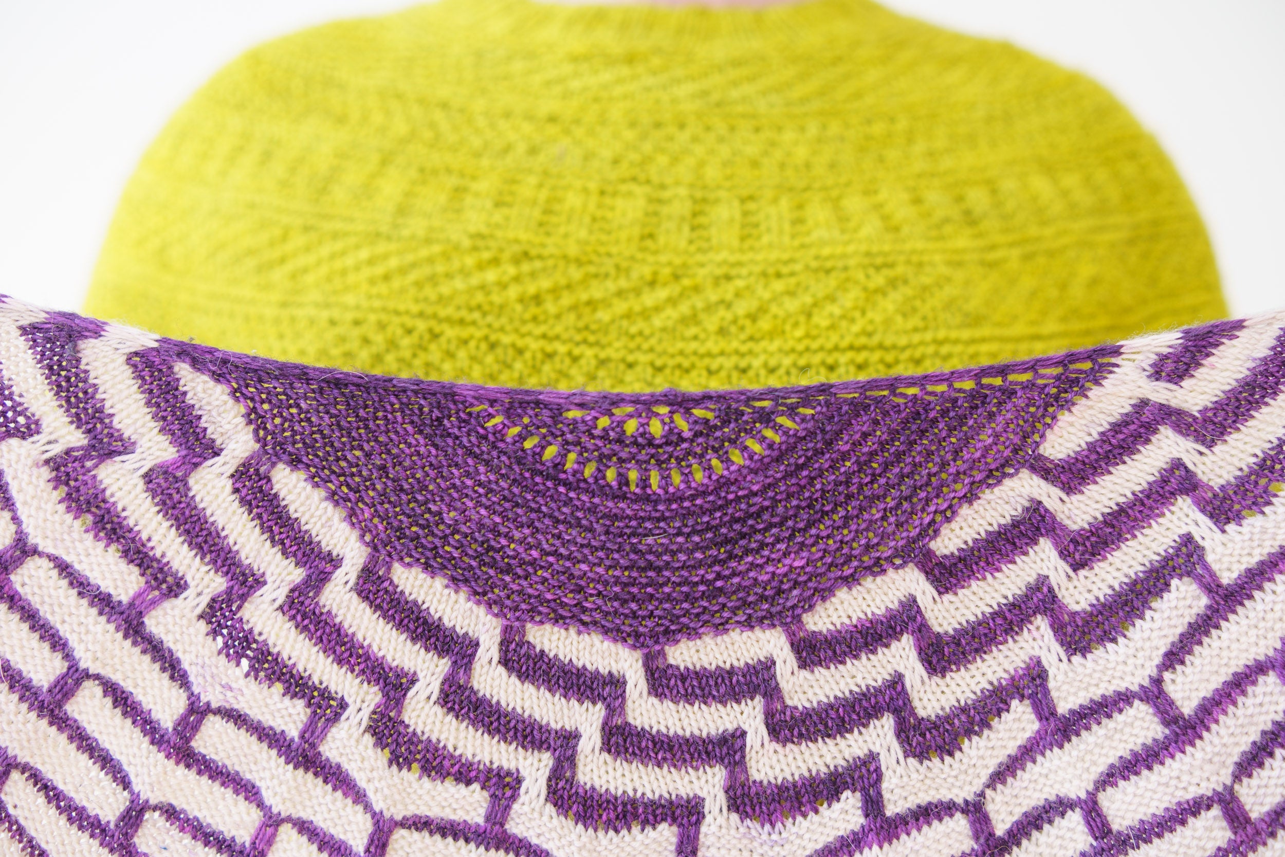 CONTRAST BLAST SHAWL PATTERN