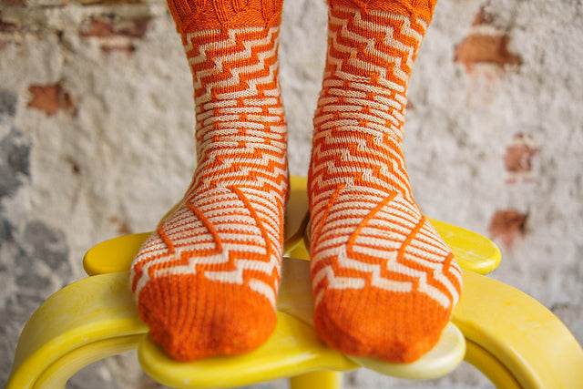 CONTRAST BLAST SOCKS PATTERN
