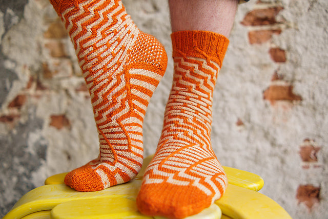 CONTRAST BLAST SOCKS PATTERN