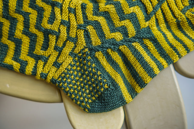 CONTRAST BLAST SOCKS PATTERN