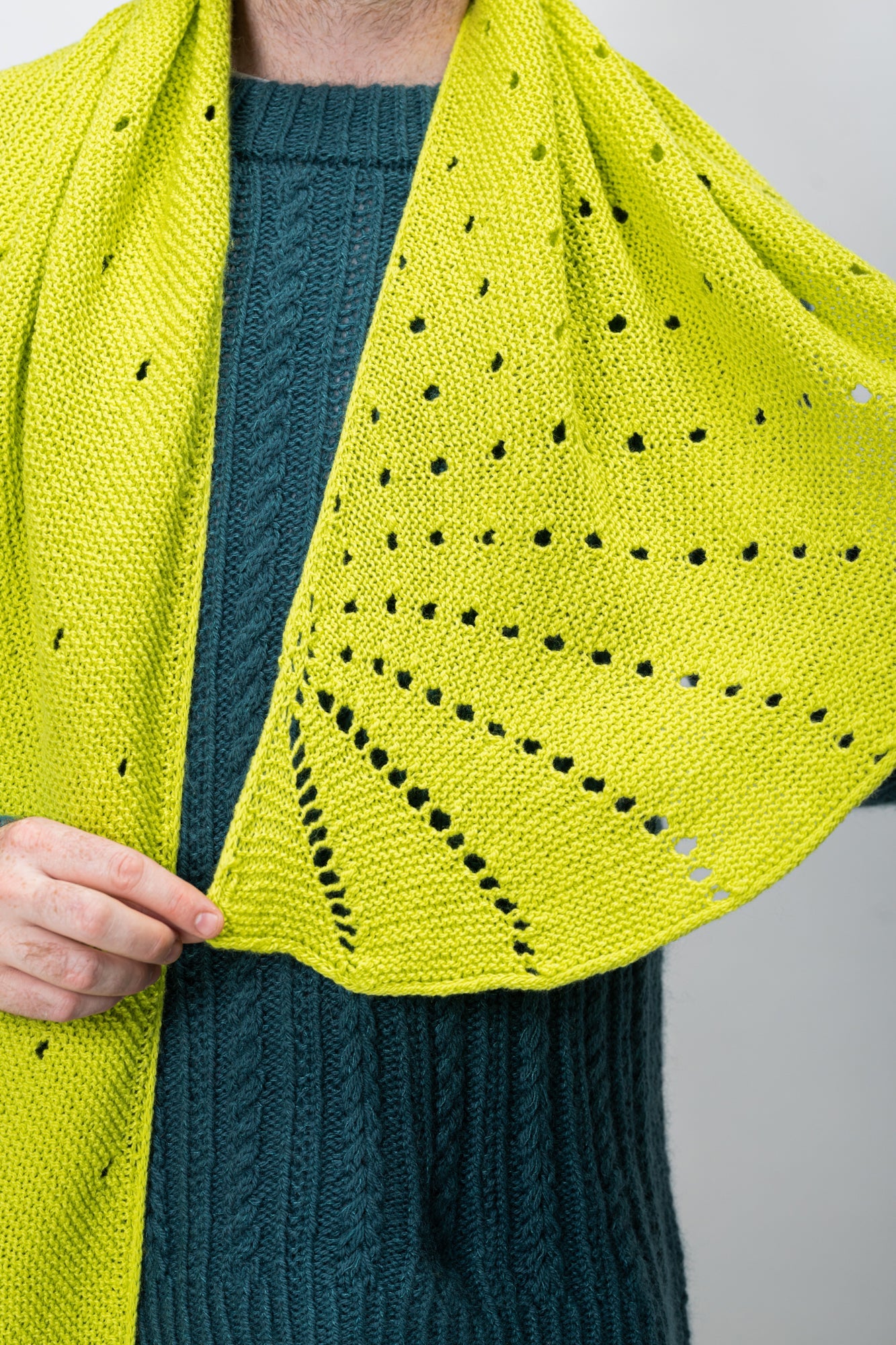 DOTTED RAYS PATTERN