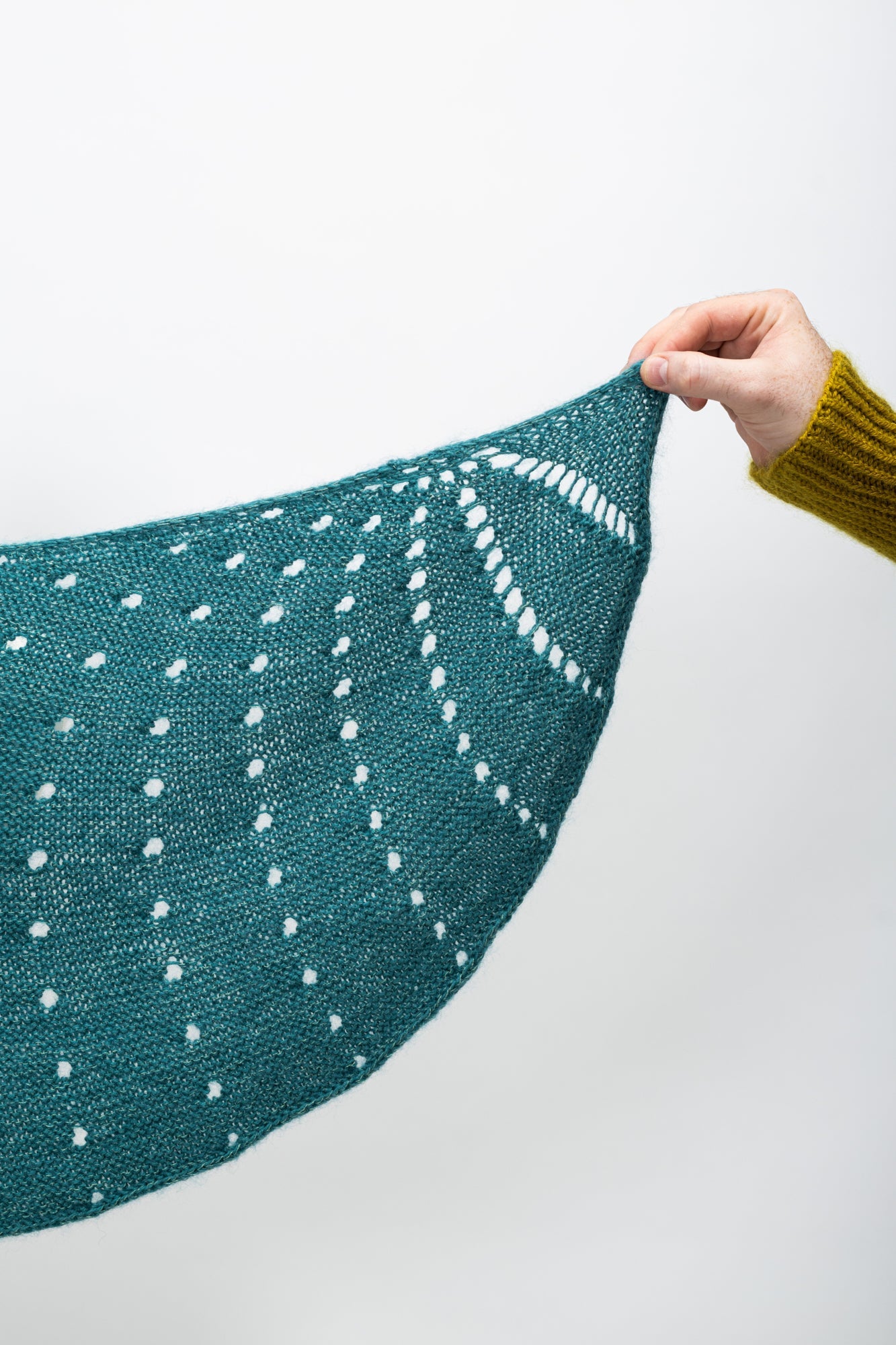DOTTED RAYS PATTERN