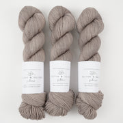 Olivia & Oliver OLIVIA BFL - EL CAPITAN BFL Wool Blue Faced Leicester Fingering grey Yarn