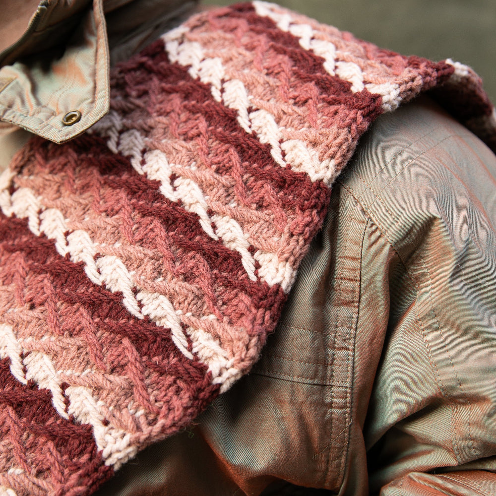 EMBOSSED JACQUARD SKINNY SCARF PATTERN