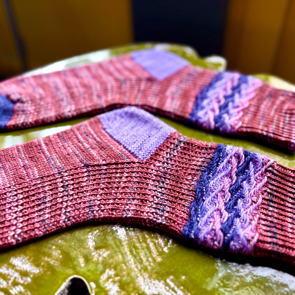 EMBOSSED JACQUARD SOCKS PATTERN