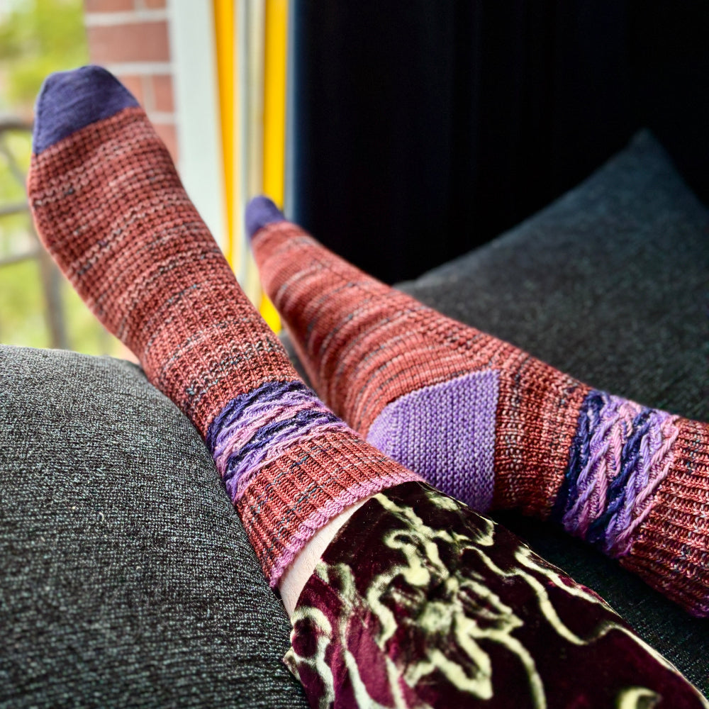 EMBOSSED JACQUARD SOCKS PATTERN