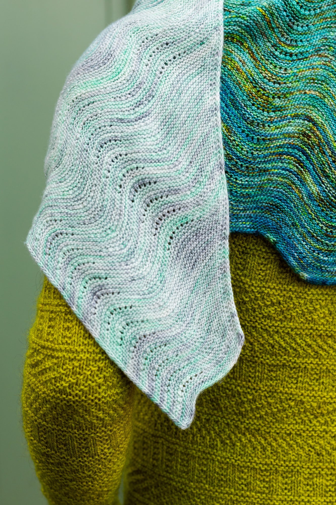 FADED UNDULATION SHAWL PATTERN