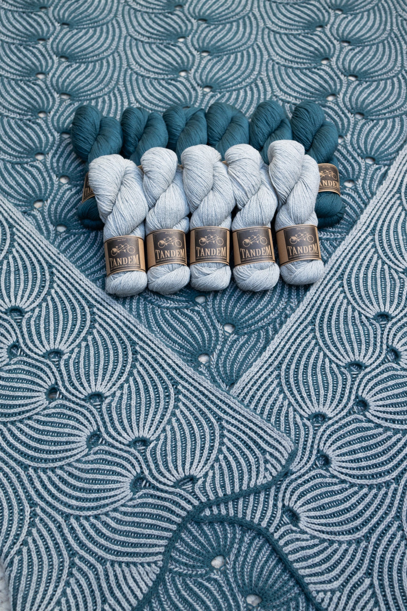 FLYING FOXTAIL BLANKET PATTERN