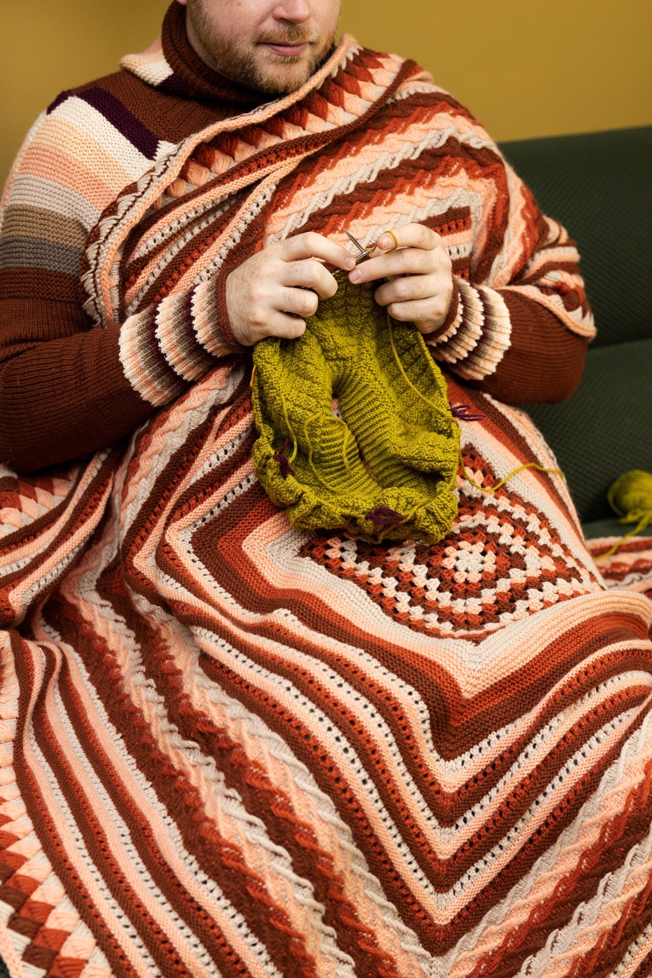 GEOGRADIENT BLANKET PATTERN
