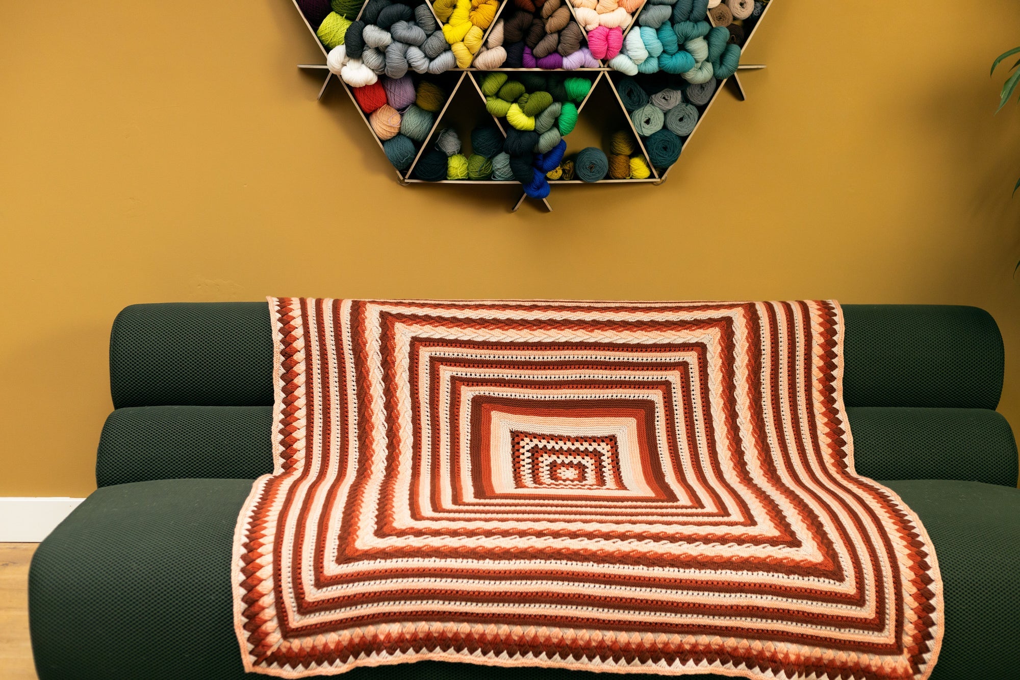 GEOGRADIENT BLANKET PATTERN