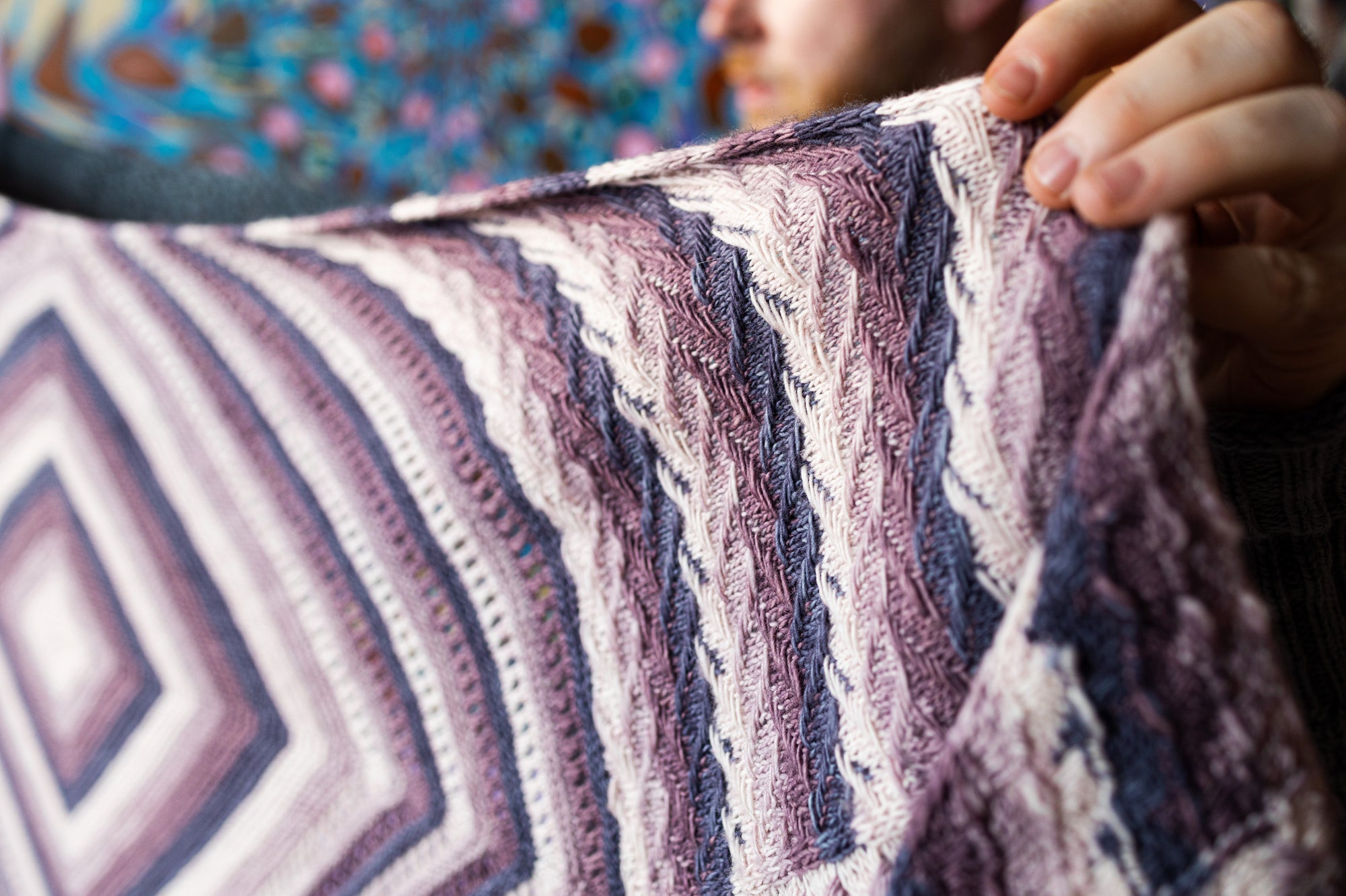 GEOGRADIENT SHAWL PATTERN