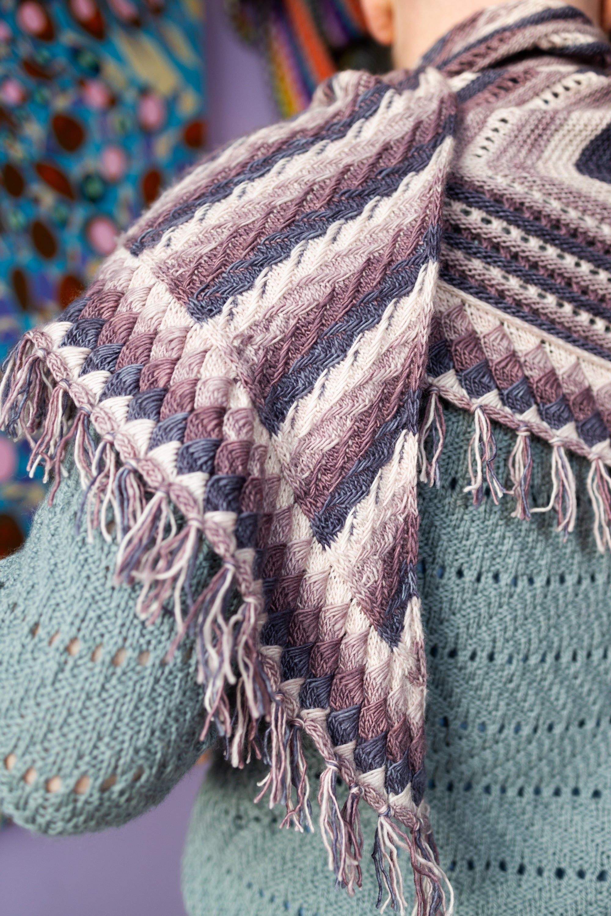 GEOGRADIENT SHAWL PATTERN