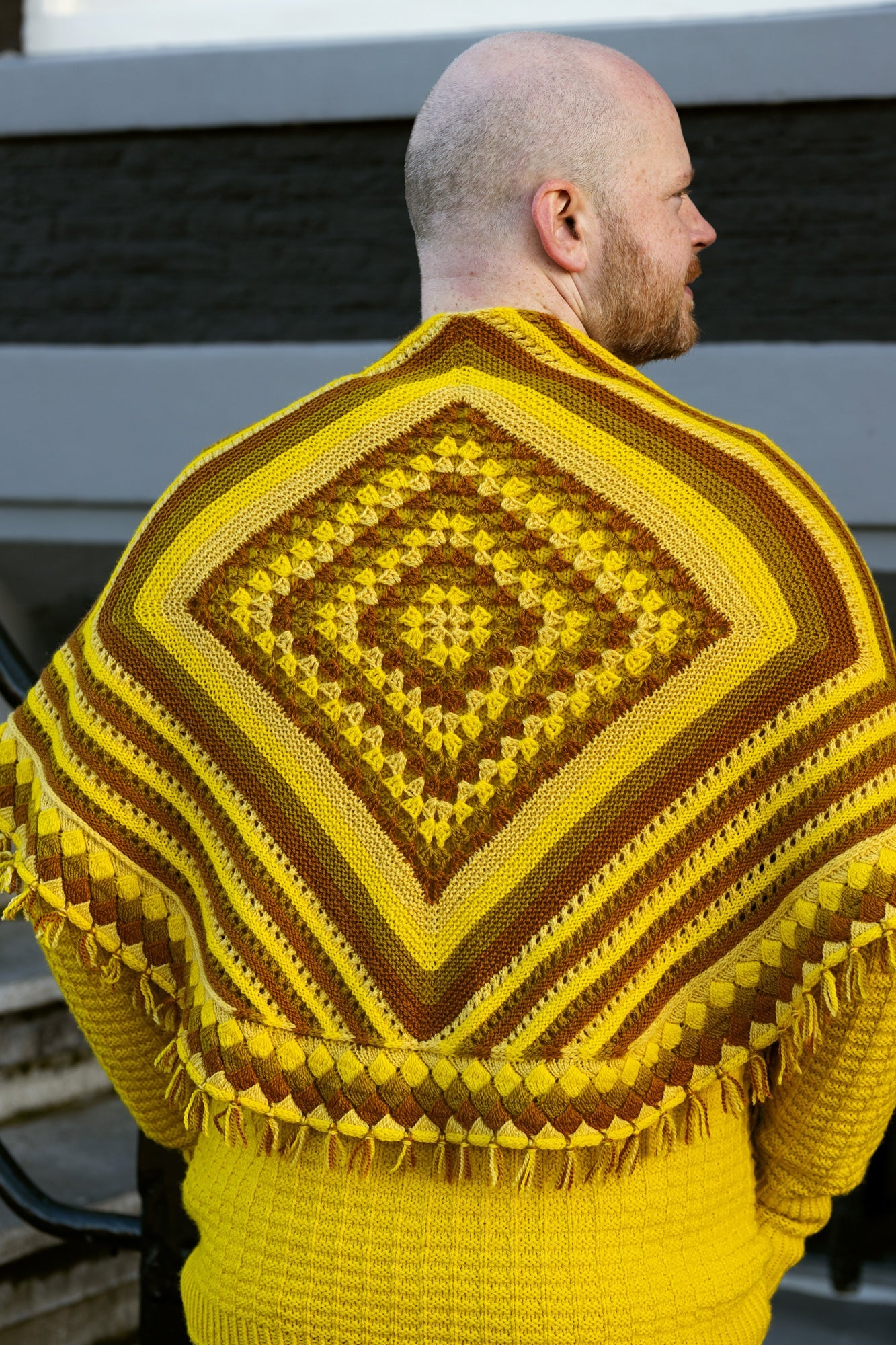 GEOGRADIENT SHAWL PATTERN