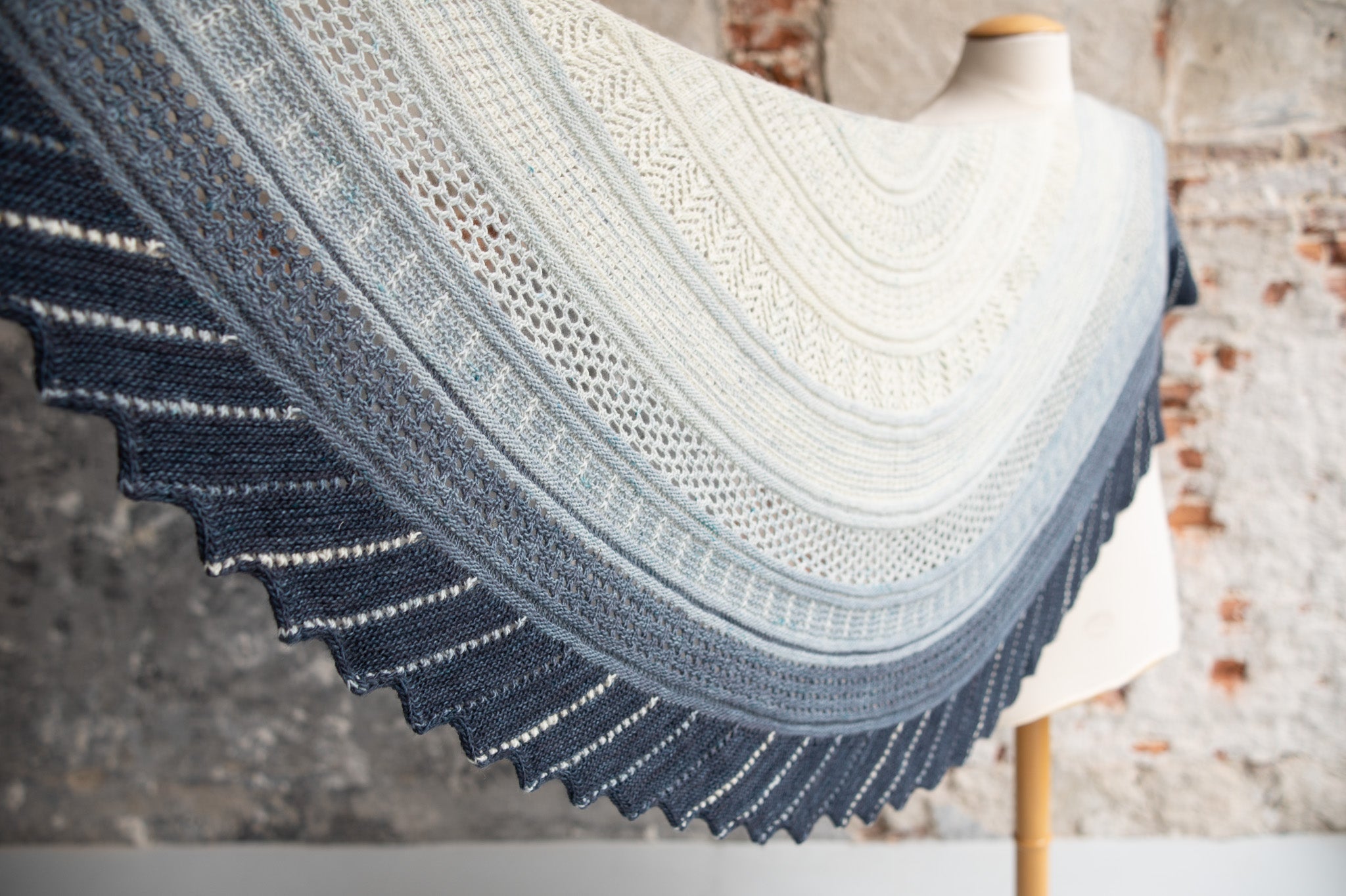 GLITTERING SNOWSCAPE SHAWL PATTERN
