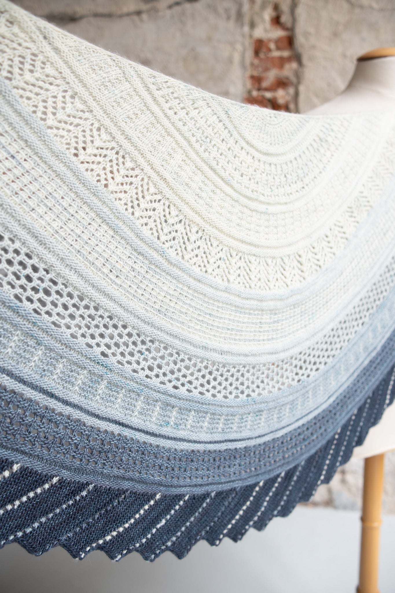 GLITTERING SNOWSCAPE SHAWL PATTERN
