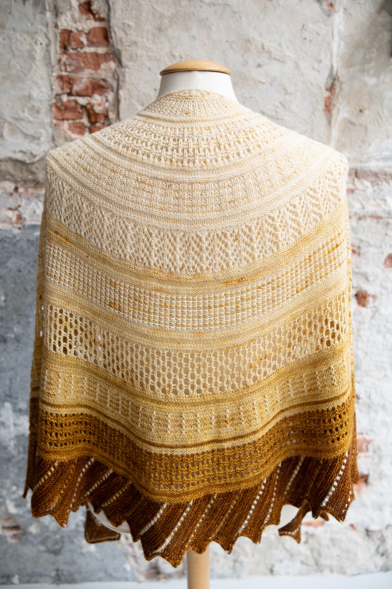 GLITTERING SNOWSCAPE SHAWL PATTERN