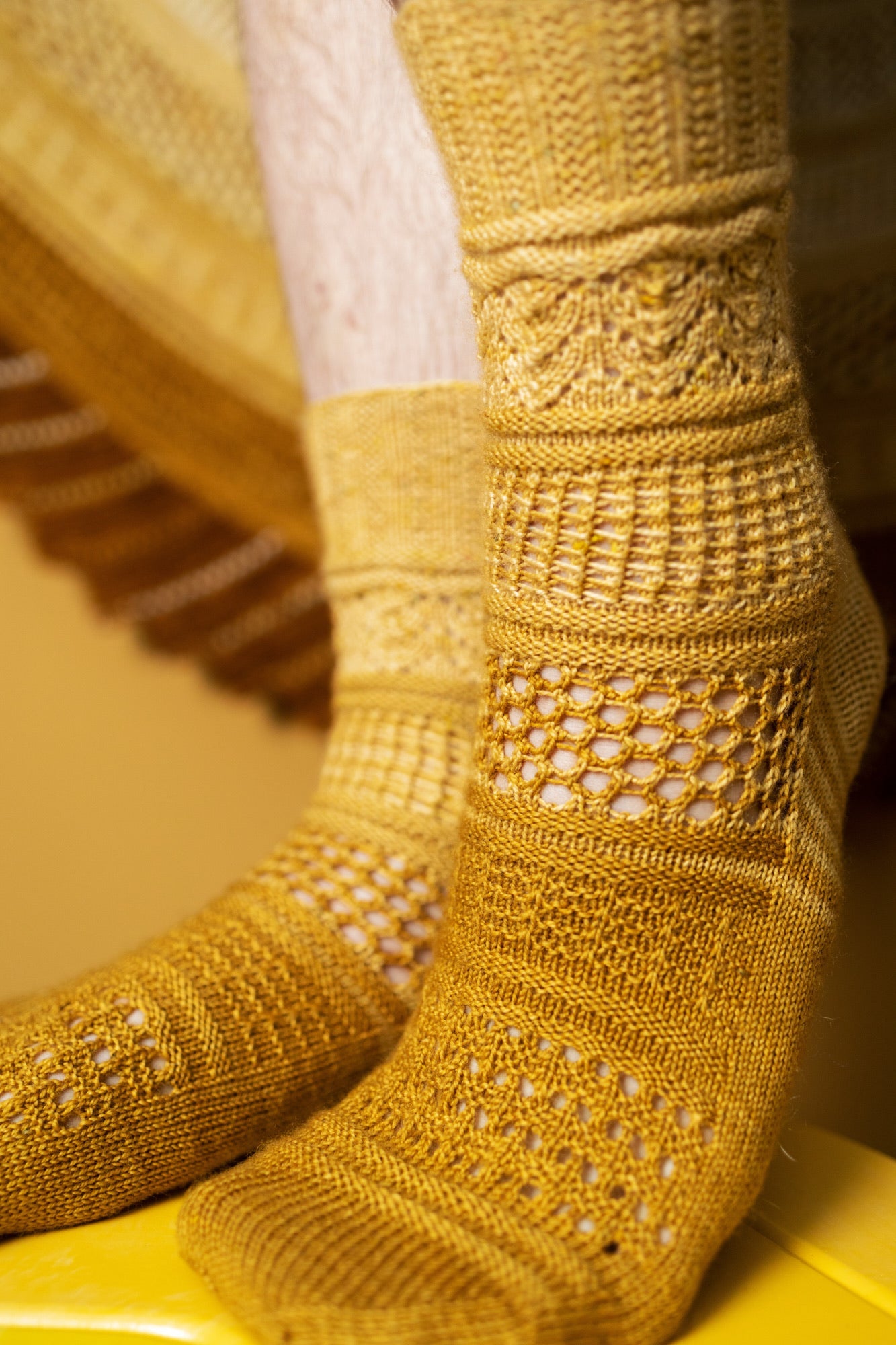 GLITTERING SNOWSCAPE SOCKS PATTERN