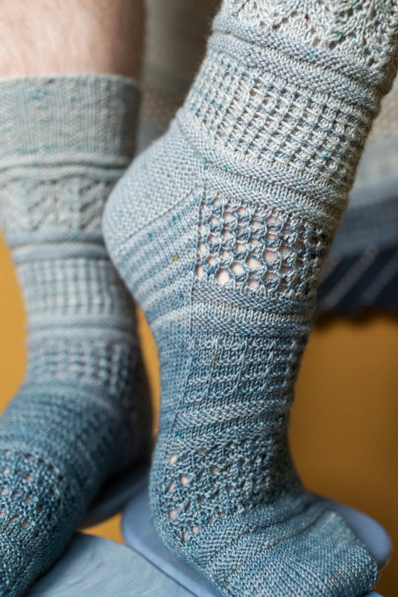 GLITTERING SNOWSCAPE SOCKS PATTERN