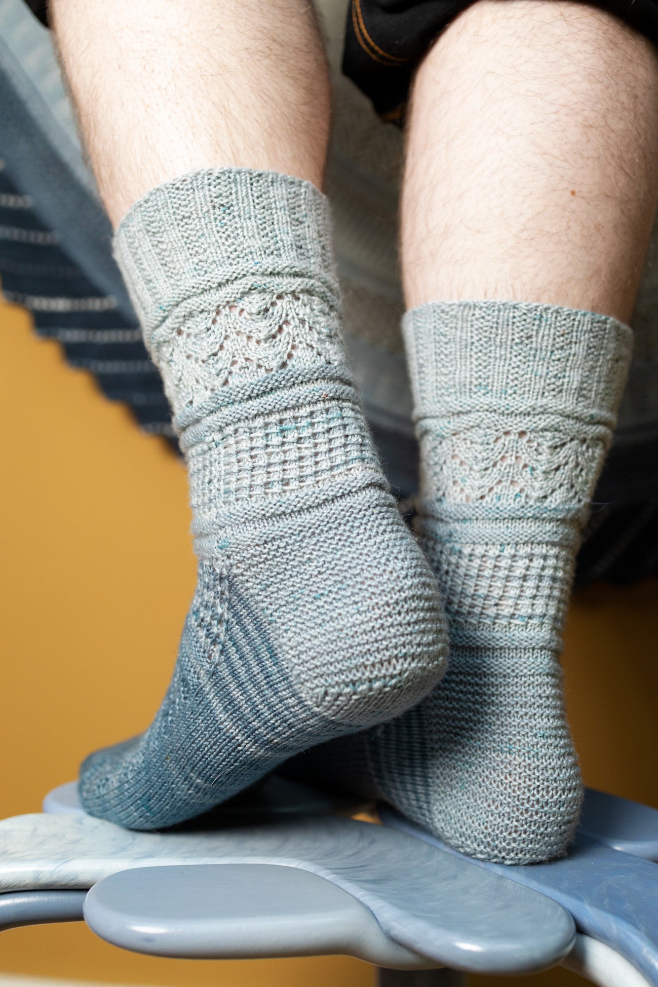 GLITTERING SNOWSCAPE SOCKS PATTERN