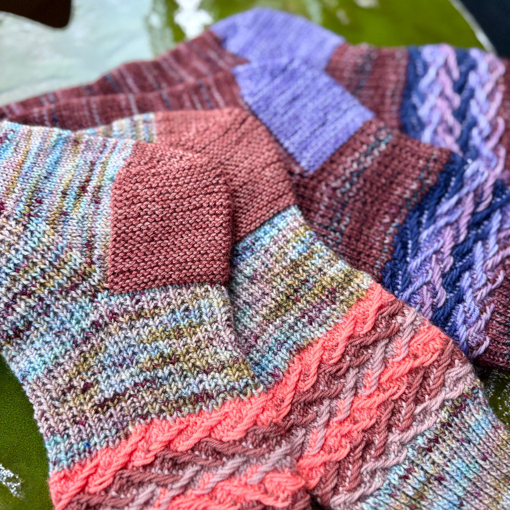EMBOSSED JACQUARD SOCKS PATTERN