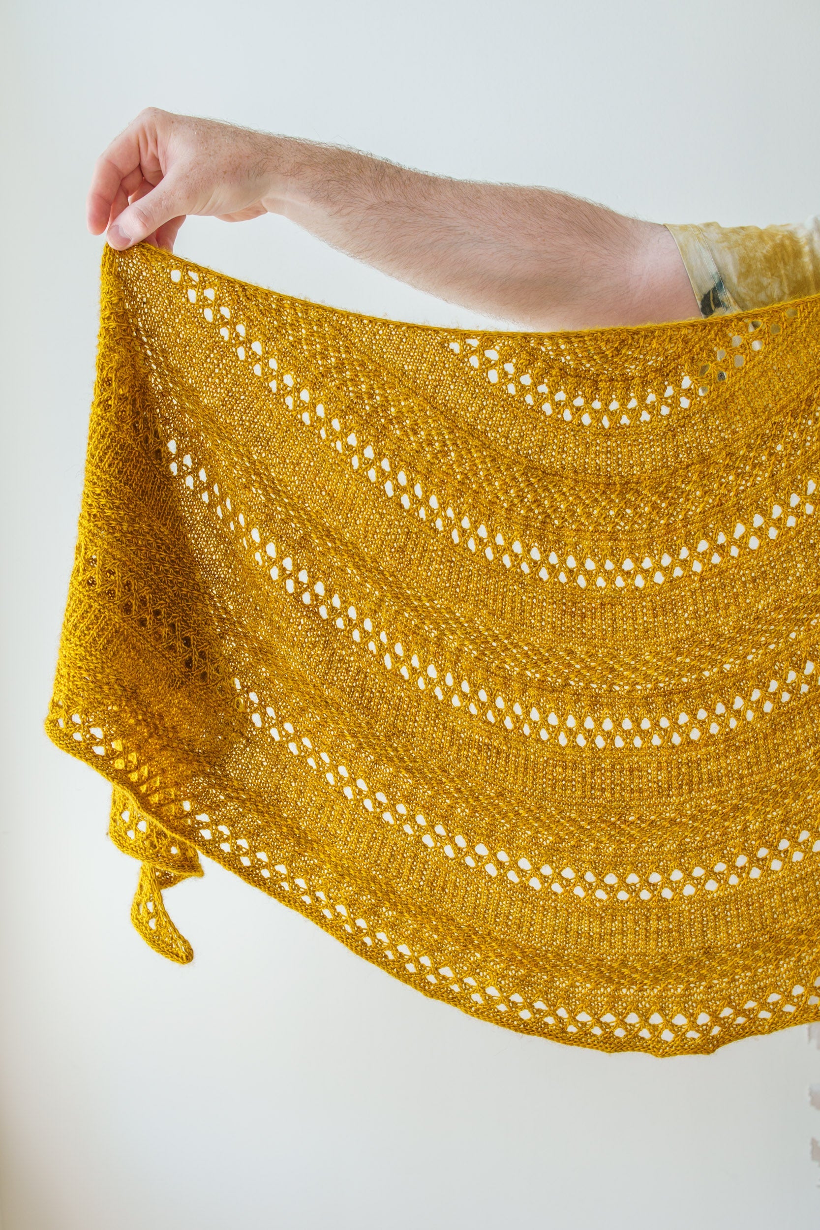 MINGLING DAISIES SHAWL PATTERN