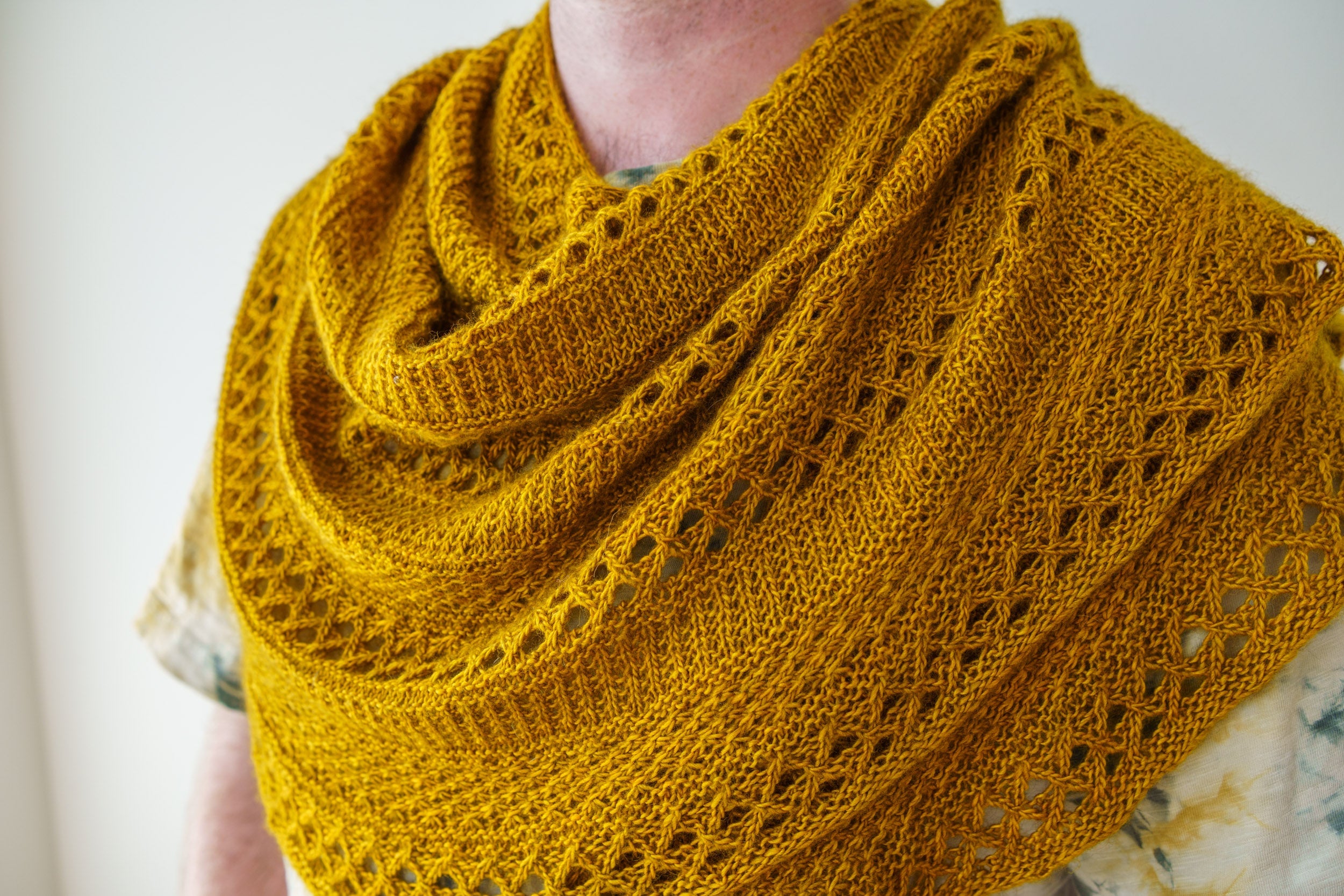 MINGLING DAISIES SHAWL PATTERN