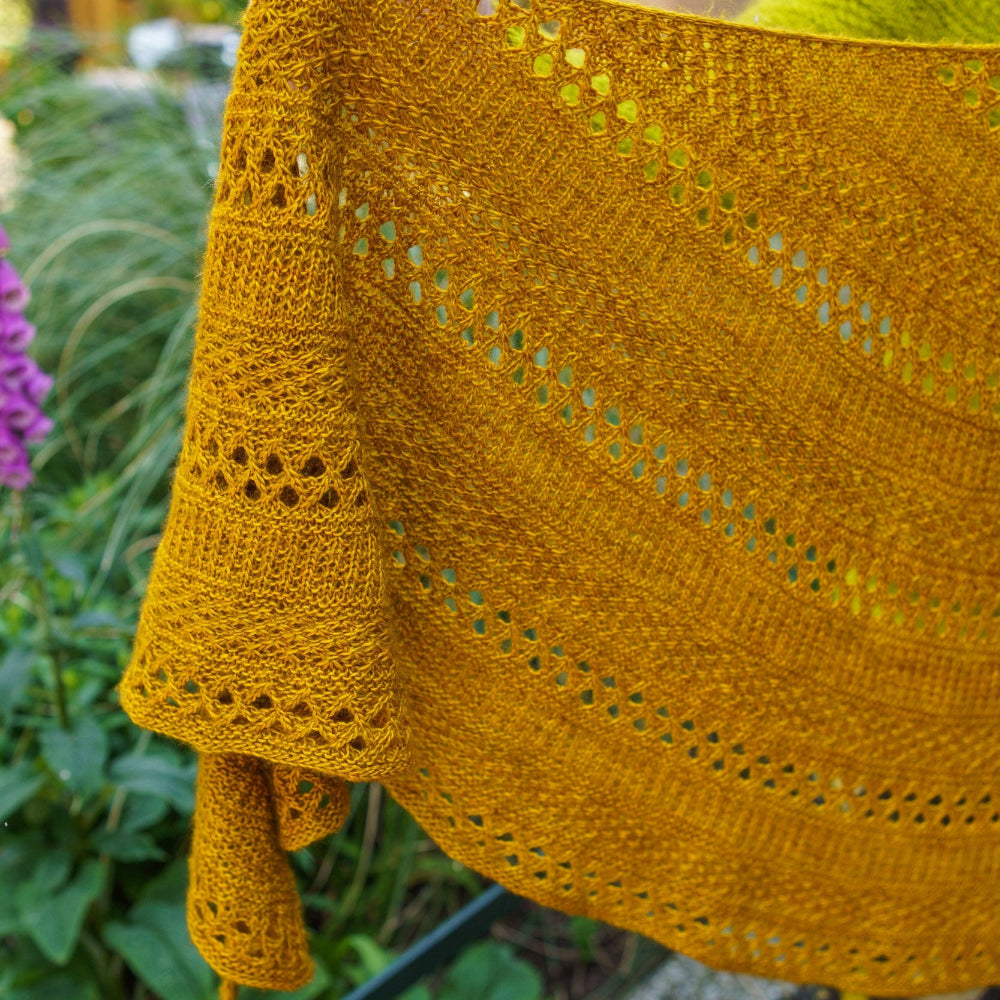 Mingling Daisies Shawl