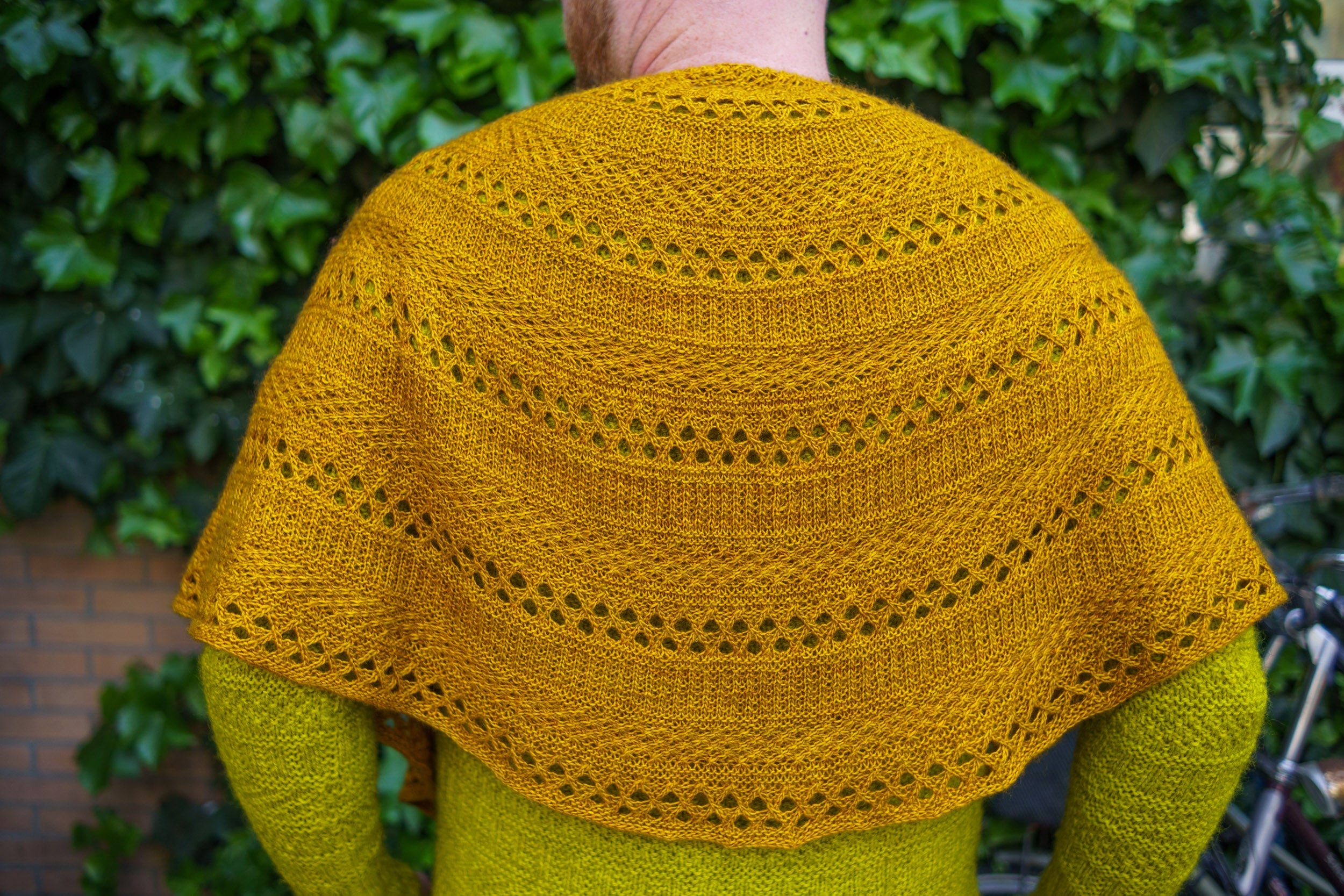 MINGLING DAISIES SHAWL PATTERN