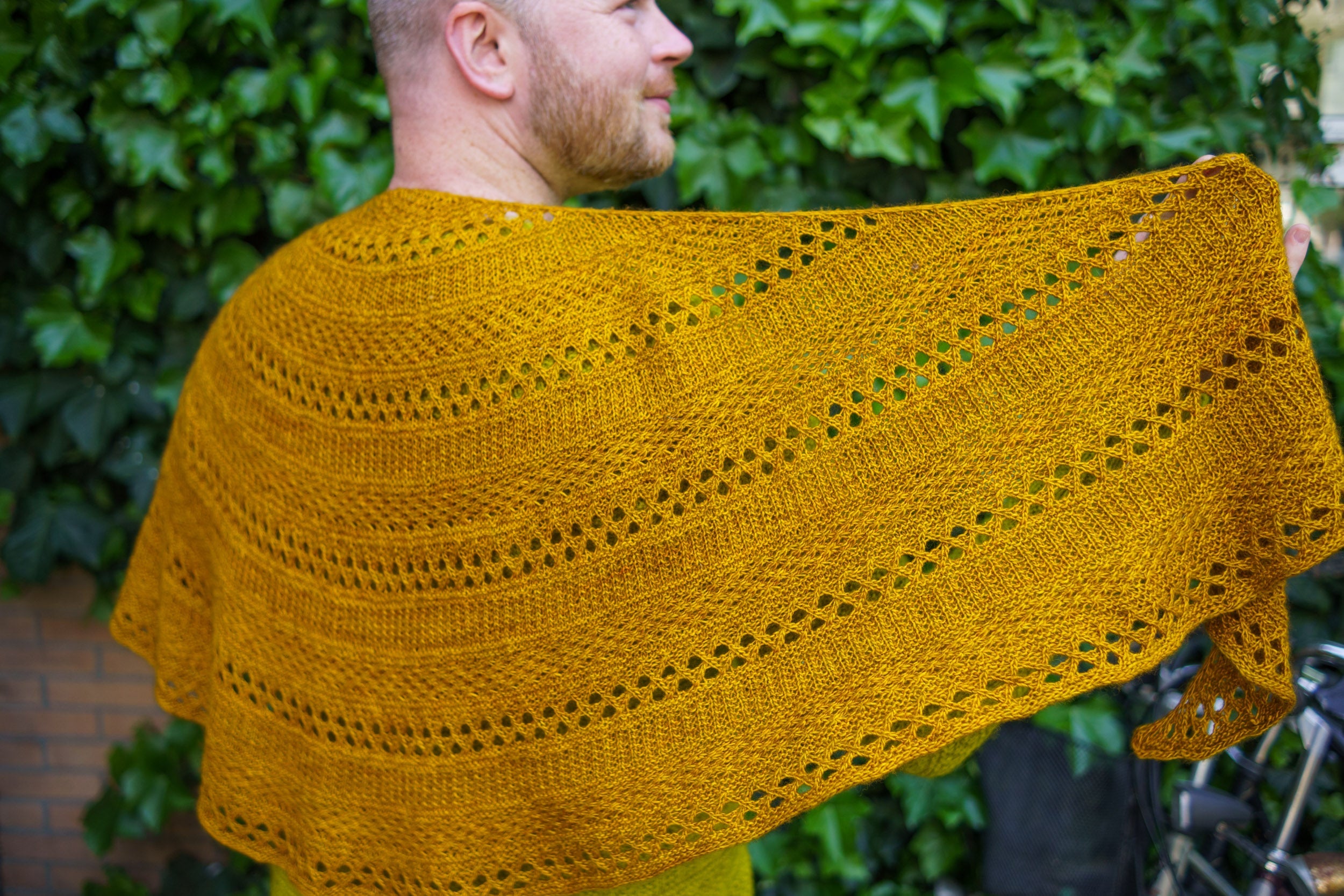MINGLING DAISIES SHAWL PATTERN